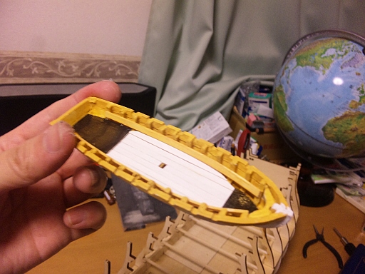 帆船模型　ビクトリー号　搭載艦の着色.jpg