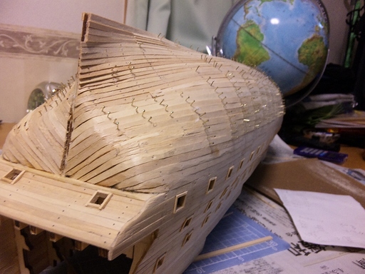帆船模型　ビクトリー号　左舷外版完了_船尾側より.JPG