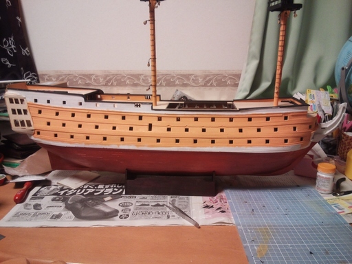 帆船模型ビクトリー号　船体の着色中.jpg