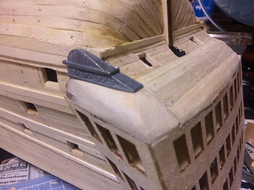 帆船模型ビクトリー号　船尾楼下側の加工3.jpg